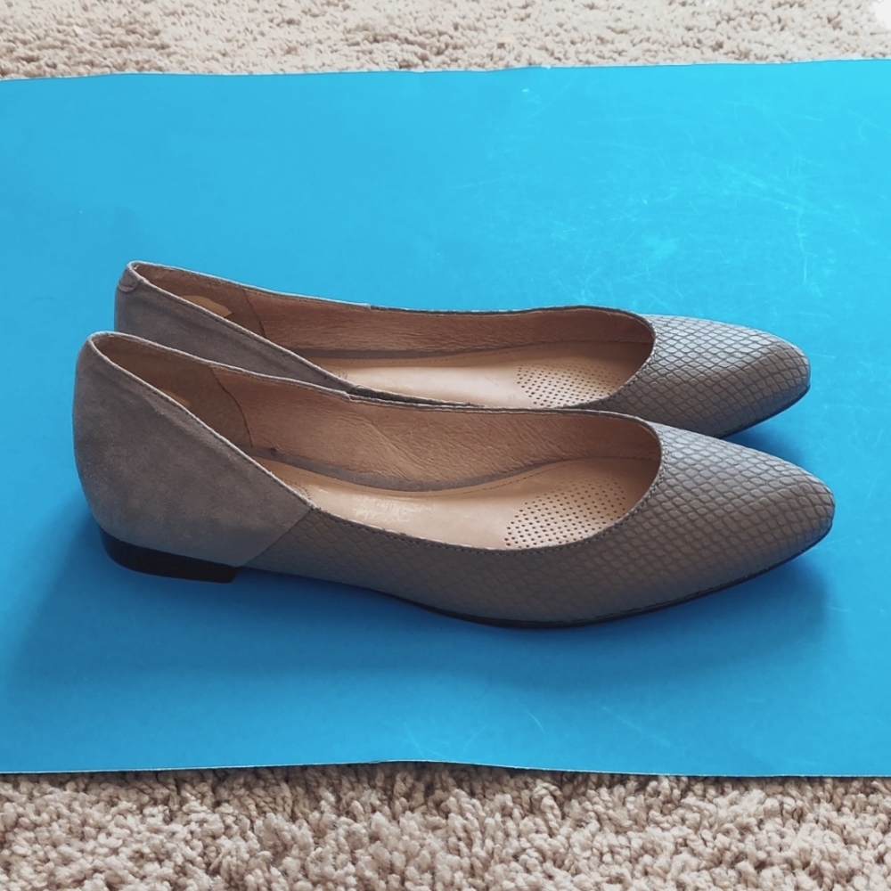 Ladies Flats Size 8.5 Tan Corso Como Made in Brazil